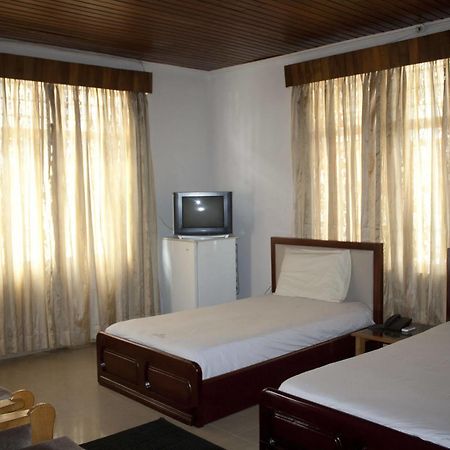 East Legon Guest Lodge Madina Eksteriør bilde