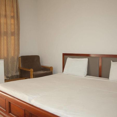 East Legon Guest Lodge Madina Eksteriør bilde