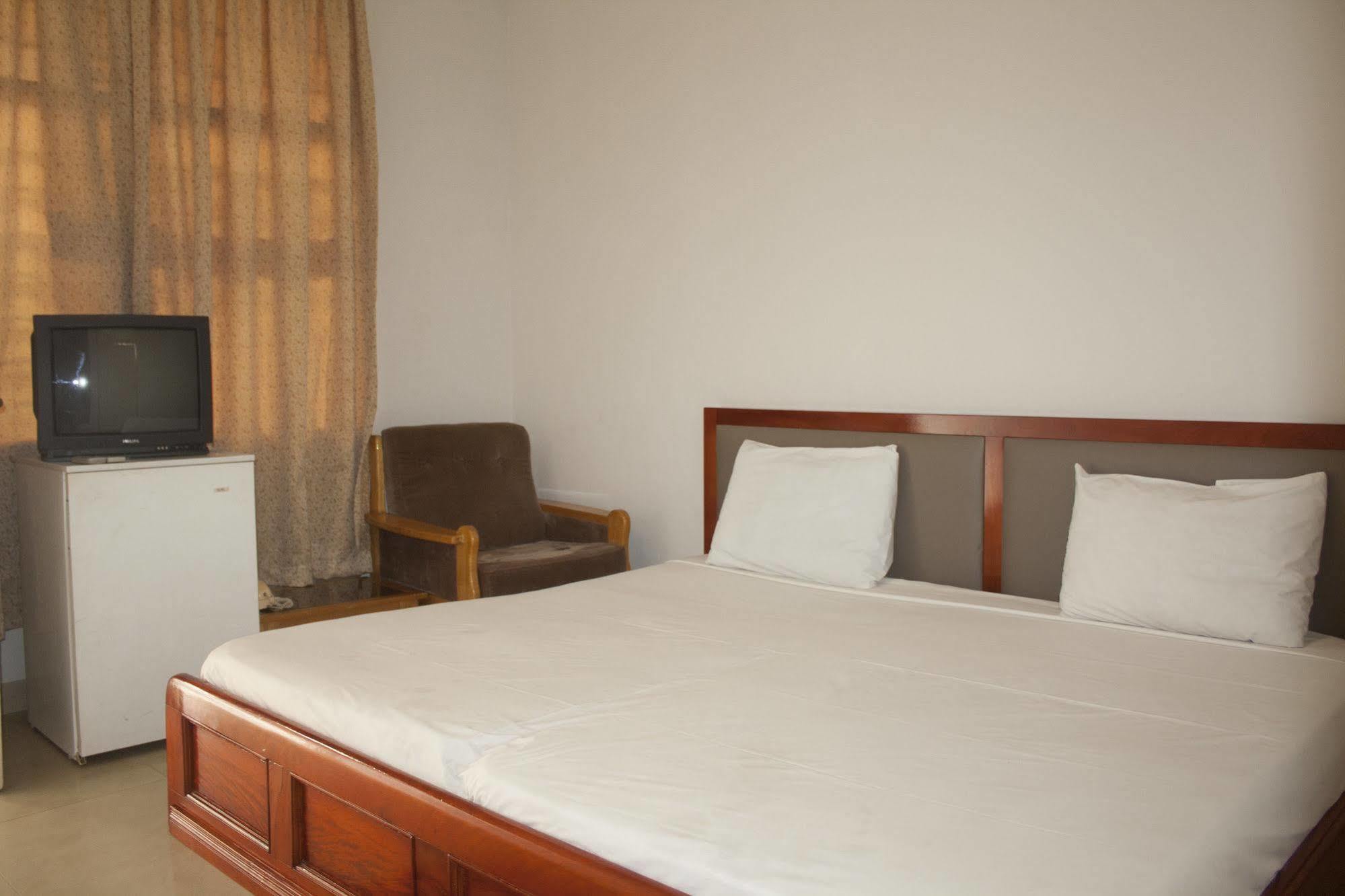 East Legon Guest Lodge Madina Eksteriør bilde